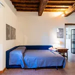 Guesthost - - And Bright Flat Appartement *