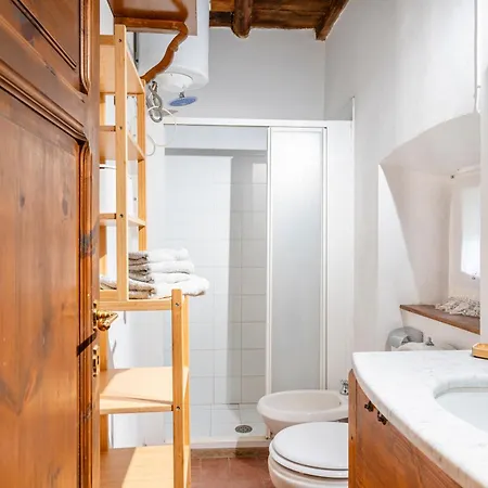 Guesthost - - And Bright Flat Castagneto Carducci