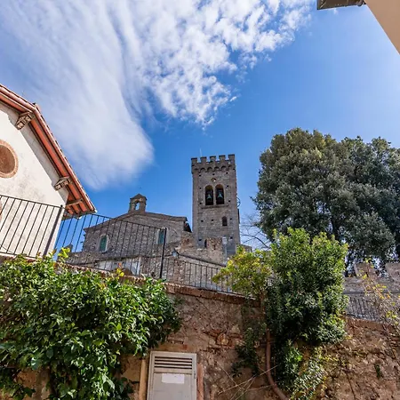 - And Bright Flat Castagneto Carducci
